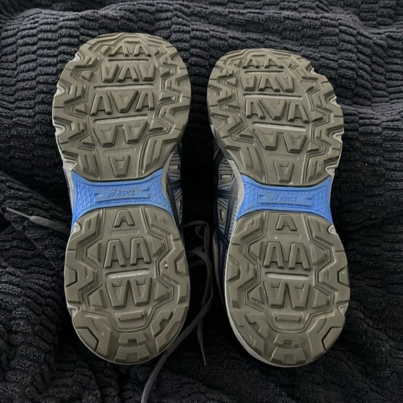 ASICS Gel Venture 7s - Picture 5 of 5